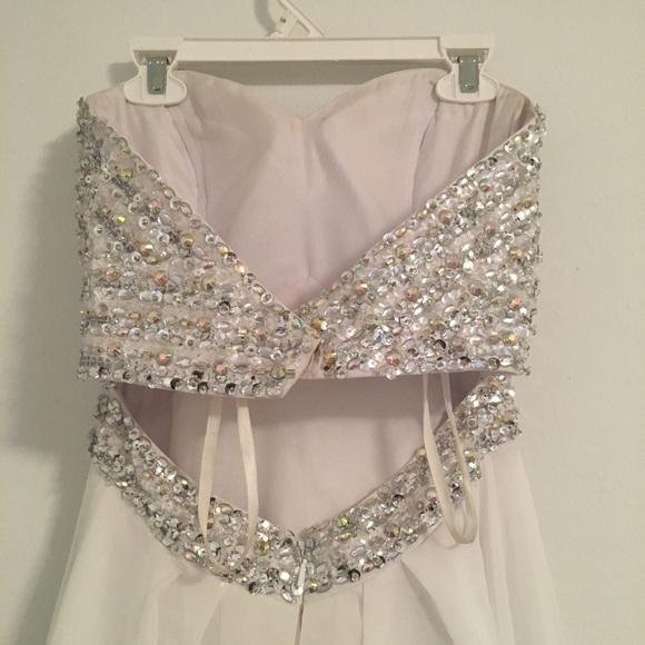 White prom dress! - Picture 5 of 5